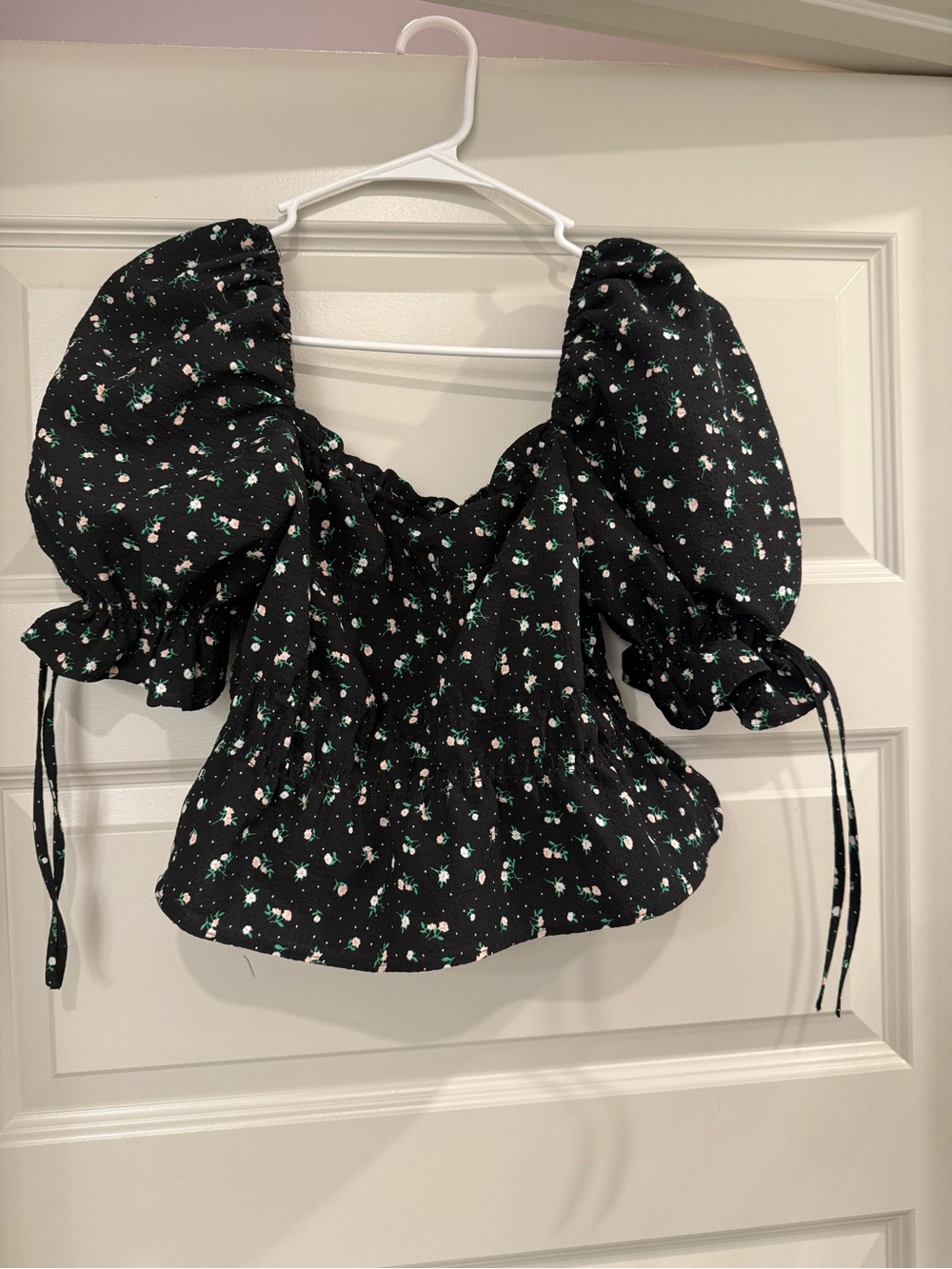 Black Floral Puff-Sleeve Peplum Blouse